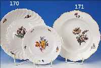 ZWEI SCHALEN, NYMPHENBURG, 1 X UM 1910, 1 X 50ER JAHRE, PORZELLAN, WANDUNG IN WELLEN- DEKOR, BUNTE BLUMENBEMALUNG, BOUQUET U. STREUBLUMEN, ...