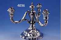 3-ARMIGER KERZENLEUCHTER, DEUTSCH UM 1935/40, 800ER SILBER, GUTH SCHWäBISCH GMüND, SILBERTOTAL 570 G, H CA. 18.5 CM, FUß GEFüLLT