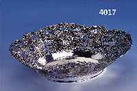 ANBIETSCHALE, DEUTSCH UM 1910/00, 800ER SILBER, GESäGT, NACHGESTOCHEN UND PUNZ., AUF- WENDIGE VERZIERUNG IM ROSENDEKOR, CA. 290 G, CA. D CA. ...