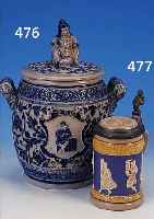 TABAKSTOPF, DEUTSCH, UM 1900, STEINGUT, REICH RELIEFIERTE WANDUNG, FLORALER DEKOR MIT MASKERONEN, IN ZWEI KARTUSCHEN JE EIN MANN BEIM ...