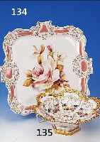 ANBIETSCHALE, MEISSEN, UM 1855, PORZELLAN, REICH FLORAL RELIEFERT UND BUNT BEMALT, REICHE GOLDSTAFFAGE, REST., H. CA. 9,5 CM, D. ...