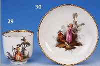 UNTERTASSE, MEISSEN, UM 1770, , PORZELLAN, FEIN BUNT BEMALT MIT EINER SCHäFERSZENE, GOLDRAND, D. CA. 13 CM