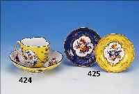 ZWEI KLEINE TELLER, MEISSEN, UM 1880, PORZELLAN, FEINE BUNTE BEMALUNG, MITTIG JE EINSCHöNES BLUMENBOUQUET, 1 X TüRKISFARB., 1 X ...