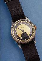 ZENITH FRüHES ARMBANDUHRWERK, SCHWEIZ UM 1928, IM NEUTR. METALLGEH. VERCHR. UM 1945, BOD. U. GLASRAND AUFGEDR., ZIFFERBL. MESSING, ...
