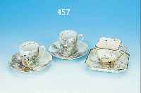 KONV. 3 TASSEN M. UNTERTASSEN, JAPAN, UM 1900, SOG. EIERSCHALENPORZELLAN: 2 X RUNDE TAS- SENFORM, FEINE BUNTE BEMALUNG, VON WEITER ...