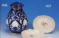 DUFTGEFäSS, HUTSCHENREUTHER, UM 1925, PORZELLAN, BLAUE BEMALUNG UNTER GLASUR, AB- STRAKT FLORAL, GOLDSTAFFAGE, H. 17 CM