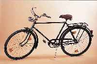 HERRENFAHRRAD STRICKER, UM 1938, SCHWARZ/ BLAU, 28 ZOLL RäDER, ORIG. DYNAMO, LAMPE UND REFLEKTOR, LENKER SPäTER, FUNKTIONSTüCHTIG, ...