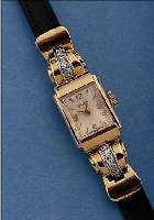 DOXA DAMENARMBANDUHR, SCHWEIZ UM 1948, ROSE-G. 750/000, BODEN GEDR., BEWEGL. ANST. M.ALTSCHLIFFDIAMANTEN BES., ZUS. CA. 0,3 CT WEIß/VSI, ...