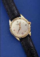 LONGINES HERRENARMBANDUHR, REF.-NR. 6151/1/ 48, SCHWEIZ UM 1954, GG 750/000, BODEN GESCHR.BLATT REST., 17 ST., RUNDANKERW., HANDAUFZUG- KAL. 23Z, ...
