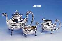 3-TEILIGES TEESERVICE, NORWEGEN, BERGEN UM 1900, 830ER SILBER, GERMANISIERENDER STIL, VON WIKINGER DRACHENSCHIFF INSPIRIERT, MAS- KERON, Z.T. ...
