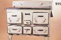 OFEN, FRANKR., UM 1900, EISENBLECH EMAIL- LIERT, FLORAL BEMALT, CHROMUMLAUF DER OFEN- PLATTE FEHLT, OHNE SCHAMOTT, FUNKTION NICHT GEPRüFT, ...
