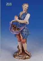 PORZELLANFIGUR, MEISSEN, UM 1870/80, JUNGER MANN BIETET ÄPFEL FEIL, SCHöNE BUNTE BEMALUNG, GOLDSTAFFIERT, QUALITäTVOLL, H. 19,5 CM, ...