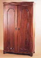 SCHRANK, DEUTSCH, UM 1900, NUßBAUMFUR- NIER, KASSETTIERTE TüREN, RESTAURIERT, MIT ABLAGE U. KLEIDERSTANGE, LEISTEN Z.T. SEK., RESTE ...
