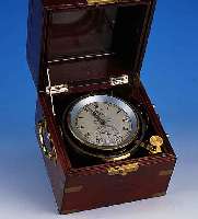 A. LANGE & SÖHNE VEB GLASHÜTTE IN SACHSEN SCHIFFSCHRONOMETER, REF.-NR. 2663, DEUTSCHL.UM 1948, 3-TEIL. MAHAGONIKASTEN M. MESSING- MONTUREN, ...
