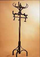 GARDEROBENSTäNDER U. WANDREGAL, THONET, UM 1900, STäNDER H. 190 CM, REGAL L. 50 CM, L. ALTERSSP.