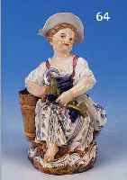 PORZELLANFIGUR, MEISSEN, UM 1900, 2. WAHL, WINZERIN MIT SICHEL UND TRAUBEN, BUNT BEMALT, SOCKEL MIT GOLDSTAFFAGE, TEIL- RESTAURIERT, ...