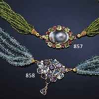 5-REIH. COLLIER MIT AQUAMARINEN UND IOLITHEN GG/ROSEG 585/000, VORDERSCHLIEßE BESETZT MIT FACETT. AQUAMARINEN UND IOLITHEN ZUS CA. 16.5 CT, ...