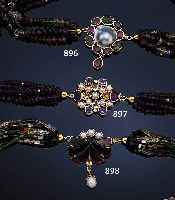 COLLIER MIT TURMALINEN UND PERLEN, GG 585/000, AUSGEFALLENE MITTELSCHLIEßE MIT ABSTR. GESCHN. RöTLICHEM TURMALIN, HALBPERLEN UND ...