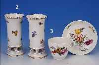 TASSE MIT UNTERTASSE, MEISSEN, MITTE 18. JH. PORZELLAN, H. 6 CM, REICHE BLUMENBEMALUNG, VERM. MARRIAGE, ...