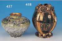 VASE, FRANKREICH, SIGN. DAGE, UM 1930, KERAMIK, GRüN GLASIERT, MIT REICHEM GOLD- DEKOR, BERIEBEN, H. CA. 17 CM
