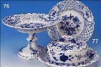 2 TEILE, MEISSEN, 2. HäLFTE 20. JH., PORZELLAN, BEST. AUS TELLER, D. CA. 18 CM, FUßSCHALE, CA. 13X21 CM, BLAUE BEMALUNG, ...