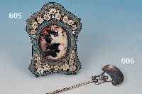 RAHMEN FüR EINE MINIATUR, ITALIEN, UM 1900, MOSAIK AUS VERSCHIEDENFARBENEN GLASTEILEN IM FLORALEN DEKOR, LEICHT BESCH., CA. 9.5 X 7 CM,INNENMAß ...