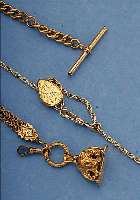 3 TASCHENUHRKETTEN, VON CA. 1890-1920, ALLE GG-DOUBLE, 1X KLASSIKFORM M. KNEBEL UND KARA- BINER, L. CA. 34 CM, 1X FüR DAMEN M. ...