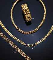 COLLIER MIT RUBINEN UND BRILLANTEN, GG 750/000, FLECHTDEKOR, 97 BRILLANTEN ZUS. CA1.23 CT FEINES WEIß/VVS, 32 RUBINCARREES ZUS. CA. 3.96 CT ...