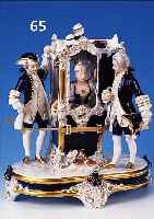 GROßE PORZELLANFIGURENGRUPPE, ROYAL DUX, 20. JH., EDELDAME IN SäNFTE MIT ZWEI LAKAIENPARTIELL KOBALTBLAU GLASIERT, BUNT BEMALT, ...
