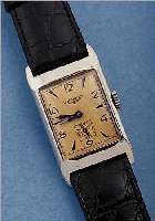 LONGINES HERRENARMBANDUHR, SCHWEIZ UM 1939, EDELST., RECT.-FORM, BODEN GEDR., ZUSäTZL. INNENSCH. GEGEN MAGNETISMUS, BLATT REST., ...