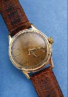 GUB HERRENARMBANDUHR, DEUTSCHLAND UM 1962, METALL VERG., BER., EDELST.-BODEN GESCHR., RUNDANKERW., HANDAUFZUGKAL. 60,1, RINGUNR., FLACHSPIR., ...