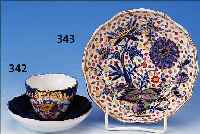 SCHALE, MEISSEN, UM 1830, PORZELLAN, BLAUE BEMALUNG VON ZWIEBELMUSTER UNTER GLASUR, REICHMIT ROT-, GELB-, GRüN-, MAUVE- U. GOLDGEHöHT, VERGOLDUNG ...