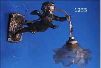 WANDLAMPE, FRANKREICH, UM 1900, METALLGUß, GLASSCHIRM, L. 19 CM, ROSENSCHIRM L. BEST., ELEKTR. NICHT GEPRüFT