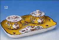 SCHREIBTISCHAUFSATZ, MEISSEN, UM 1860, POR- ZELLAN, BUNTE BEMALUNG, ZITRONENGELBER FOND, KAKIEMONDEKOR, IN KARTUSCHEN QUALITäTV. BEMA- LUNG VON ...