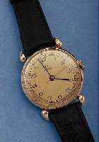 OMEGA HERRENARMBANDUHR, SCHWEIZ UM 1948, RG 585/000-GEH. (NEUTR.), TROPFENFöRM., BET., BANDANST., BODEN U. GLASR. GEDR., BLATT AL- TERSBED. ...