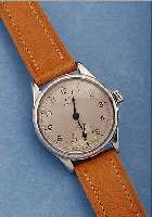 OMEGA HERRENARMBANDUHR, REF.-NR. 295, SCHWEIZ UM 1939, EDELST., BODEN GESCHR., BLATTVERS. L. FL., STILFORM-ZEIGER GEBL., AUßER LEDERB. ...