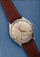 LONGINES HERRENARMBANDUHR, REF.-NR. 6263/4, SCHWEIZ UM 1952, EDELST., BODEN GESCHR., VERS.BLATT, AUßER LEDERB. U. KRONE ORIG.-ZUSTAND, WERK MATT ...