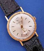 BULOVA HERRENARMBANDUHR, SCHWEIZ/USA UM 1964, METALL M. GG-AUFLAGE, LüNETTE MATT., EDELST.-BODEN GEDR., BLATT VERS., BEI 12 IN WG GEF. ...