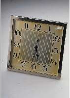 TISCHUHR, METALL VERCHR., AUFSTELLBAR, EINTAGEWERK, STIFTENANKERGANG MIT KöRNERUNR., WOHL FRANKREICH UM 1930, MAßE CA. 18 X 18 CM, ...