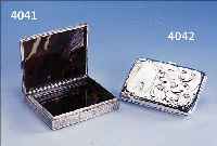 SCHILDPATTDOSE, FINNLAND UM 1955/65, MONTIERUNGEN SILBER, VERSENKTER VERSCHLUß, GUILL., SCHILDPATTDECKEL UND -BODEN, CA. 8 X 6.5 X 1.5 CM