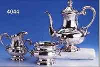 3-TEILIGES KAFFEESET, DEUTSCH 800ER SILBER, MEISTERMARKE CT LIGIERT, WOHL SCHWäBISCH GMüND UM 1880/90, BAROCKSTIL, REINE TREIB- ARBEIT, ...