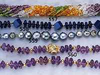 KETTE AUS AMETHYSTEN, SCHLIEßE UND ZWISCHEN- KUGELN SILBER VERG., OVALE AMETHYSTE, D. CA. 10 X 5 MM, L. CA. 54 CM, SCHLIEßE MIT ...