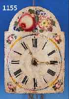 FRüHE SCHWARZWALDUHR MIT VIERTELSTUNDENSCHLAG SOG. SURRER, UM 1830/40, FLORAL BEMALTES BOGENZIFFERBLATT, GROßES HOLZPLATINENWERK IN ...