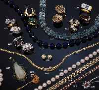 ARMBAND MIT RUBINEN, GG 585/000, 36 OVALFACETT. RUBINE ZUS. CA. 8.0 CT, TOTAL CA. 13.7 G, L CA. 18 CM