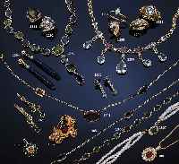 KETTE MIT FARBSTEINEN, GG 585/000, 5 AMETYHSTE, 2 CITRINE, 2 GRANATE, 1 RAUCH- QUARZ UND 1 PERIDOT IN VERSCH. SCHLIFFORMEN (NAVETTE, ...