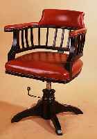 CAPTAINS-CHAIR, ENGLAND, UM 1910/20, BUCHE MASSIV MIT ORANGEBRAUNEM LEDERBEZUG, DREH- UND KIPPMECHANIK INTAKT, LEICHTE ...
