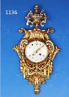 KARTELLUHR, FRANKREICH, UM 1910, VERZIERTES MESSINGGUßGEHäUSE IM KLASSIZISTISCHEM STIL, SCHWUNGBEREICH DES PENDELS MIT DURCHBRUCHAR- BEITEN, ...