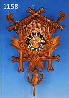KUCKUCKSUHR, JUNGHANS, UM 1910/20, HELLES GESCHNITZTES HOLZGEHäUSE, HINTERER TEIL DES AUFSATZES FEHLT, ANTRIEB üBER 2 OFFENE ...
