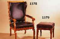 HOCKER, WOHL DEUTSCH, UM 1850, KIRSCH, BRAU-NER LEDERBEZUG SEK., ALTERSBED. GEBRAUCHSSPU- REN, CA.: 47X44X44 CM.