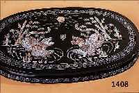 TEETISCH, CHINA, 60ER JAHRE, SCHWARZLACK, REICH INTARSIERT MIT PERLMUTT, OHNE FüßE, CA. 60 X 105 CM, LEICHTE GEBR.-SP.
